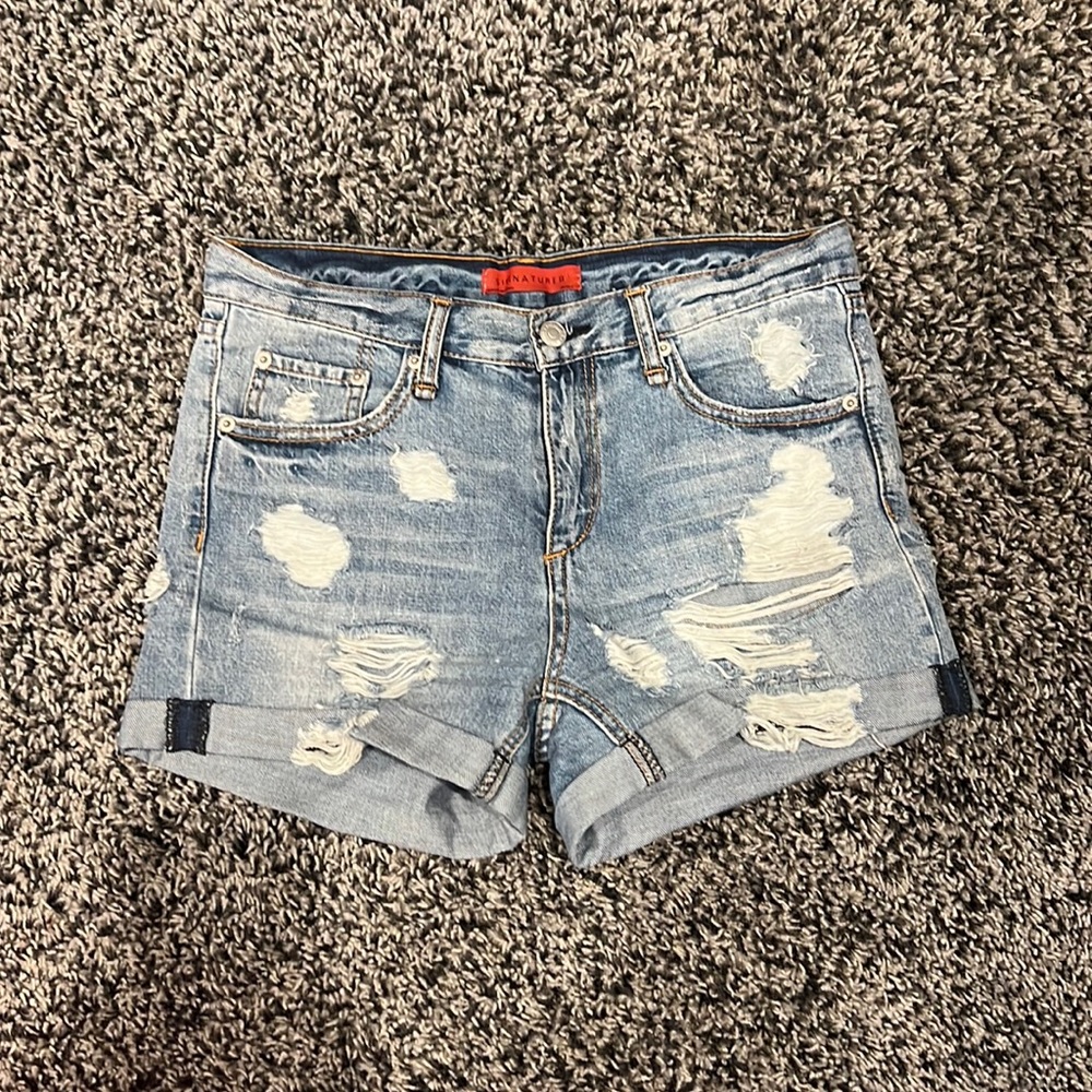 Tight fitted ripped denim shorts